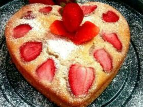 eggless strawberry cake